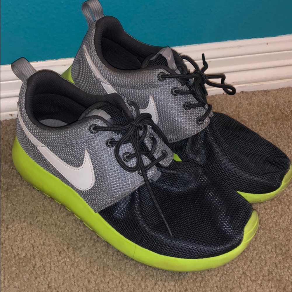 Nike Tennis Shoes